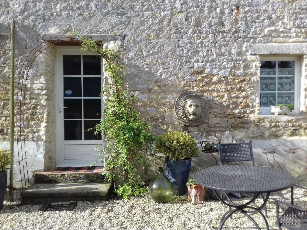 Villa Gite du Jardin Des Sources Vaux-sur-Seulles Exterior foto